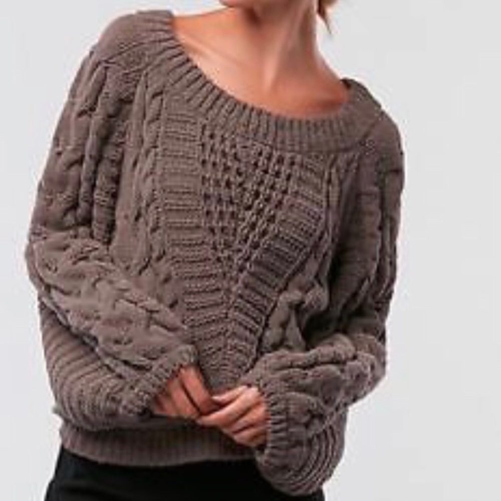 Express cable knit chenille balloon slv sweater.